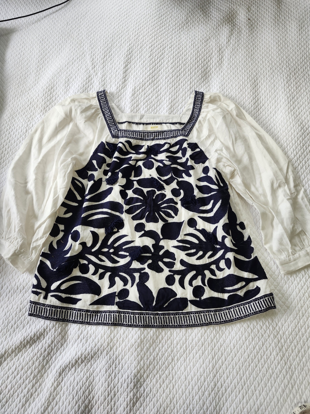 Anthropologie Maeve Liyah Embroidered Navy Floral Boho Peasant Blouse Size 4